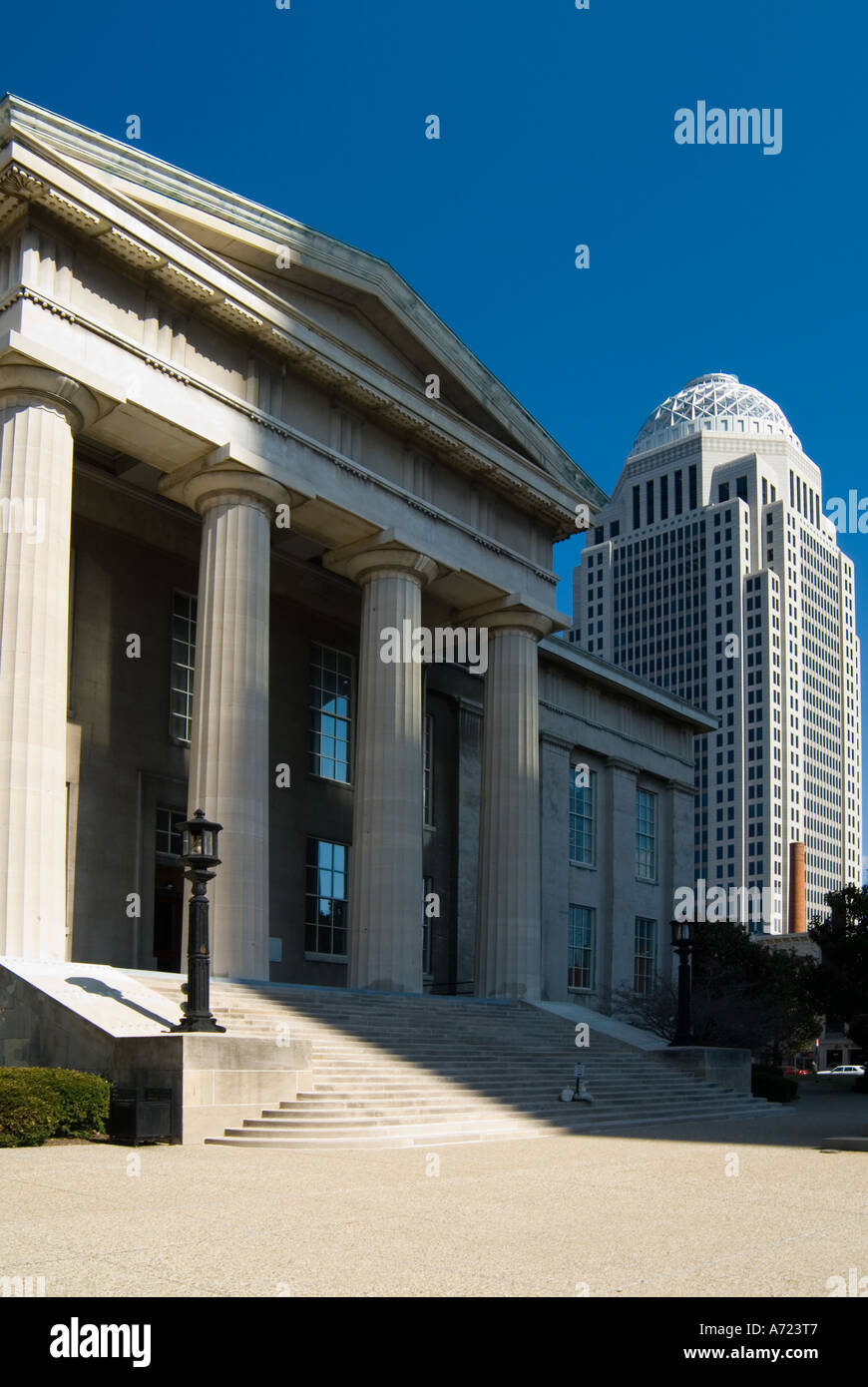 Jefferson county court house e il centro cittadino di edifici per uffici a Louisville Kentucky Foto Stock