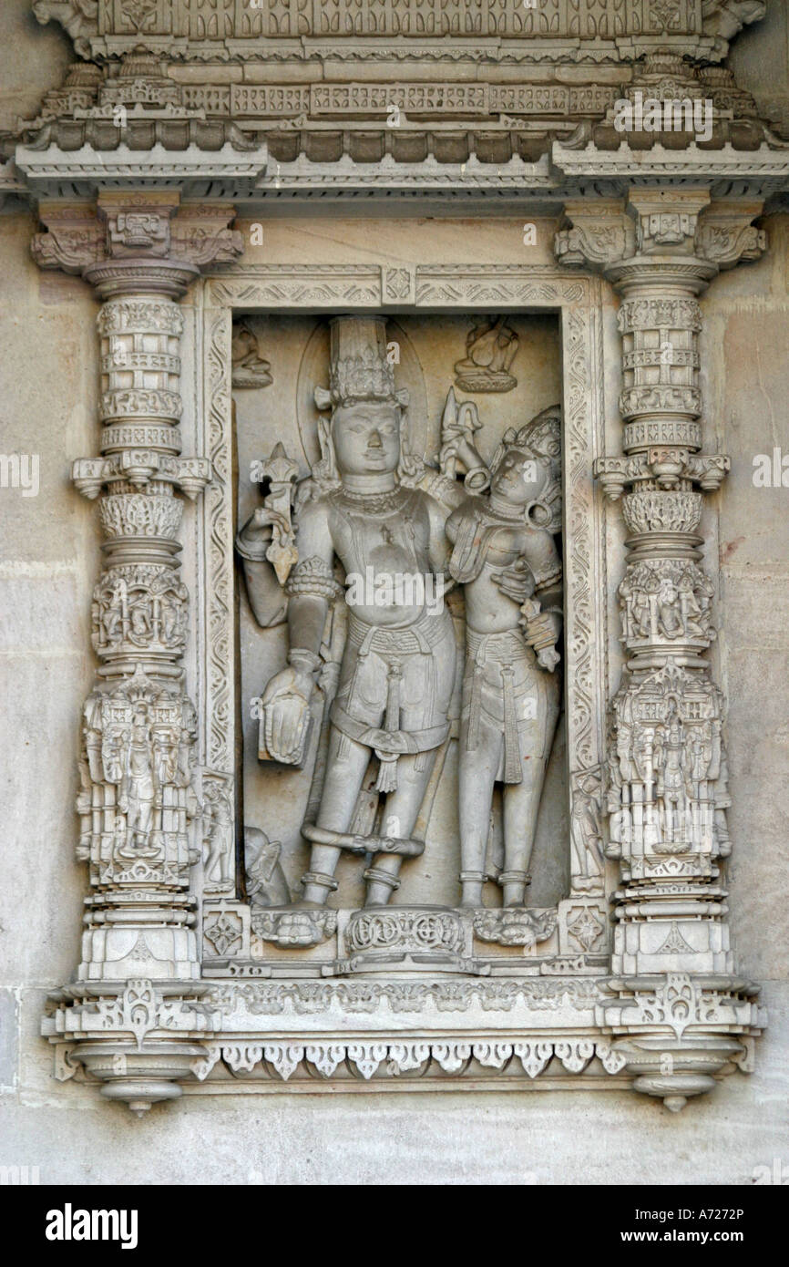 Intricate sculture di pannello a Hathee Singh Tempio Ahmedabad Gujarat India Foto Stock