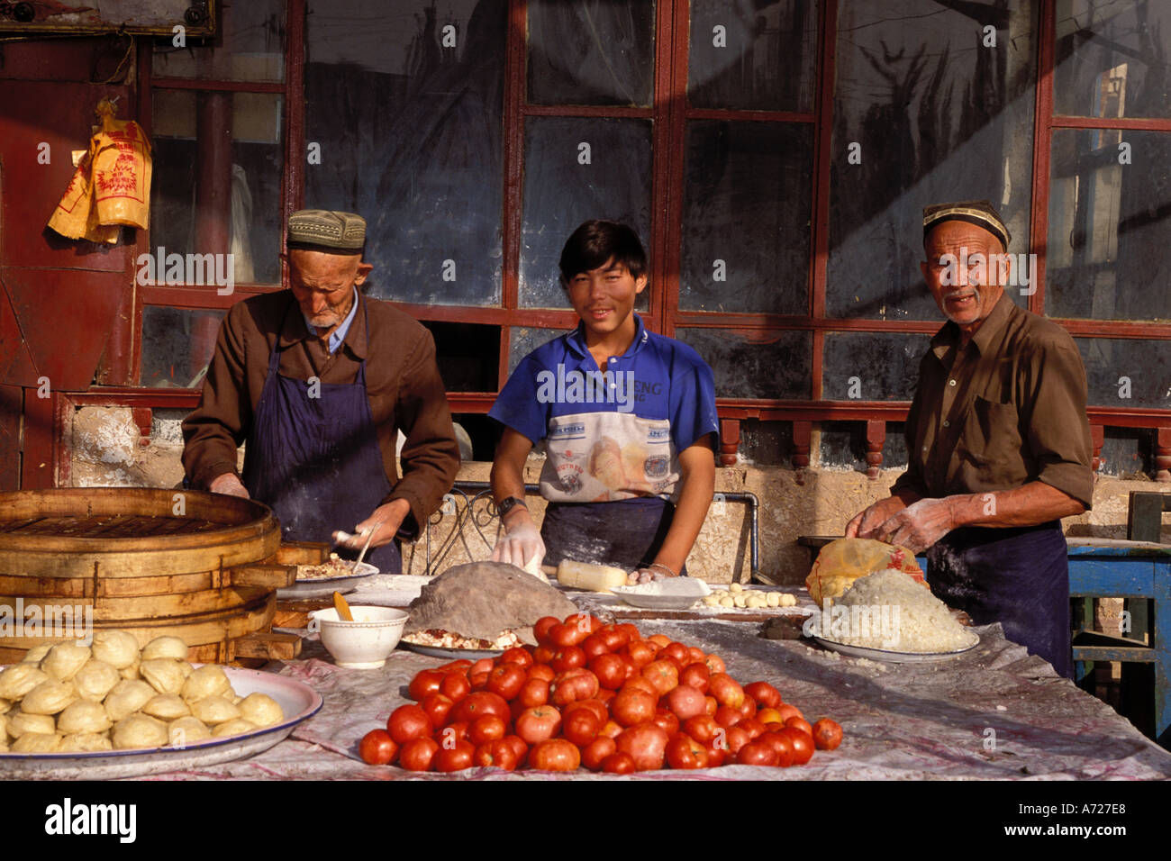 Cina, Kashgar, gnocco ristorante, mercato di domenica Foto Stock