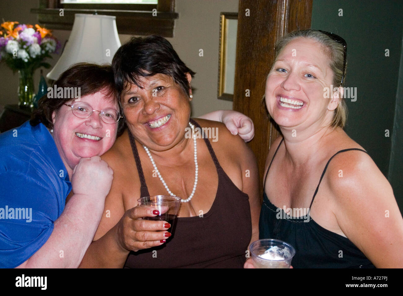 Happy amici in un quartiere di andare lontano partito. St Paul Minnesota USA Foto Stock