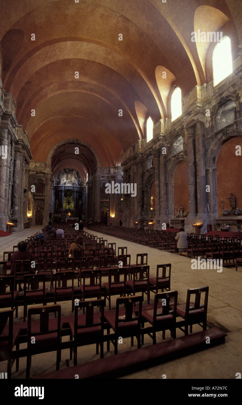 L'Europa, Portogallo, Lisbona, Baixa. Sao Domingo è la chiesa, navata centrale Foto Stock