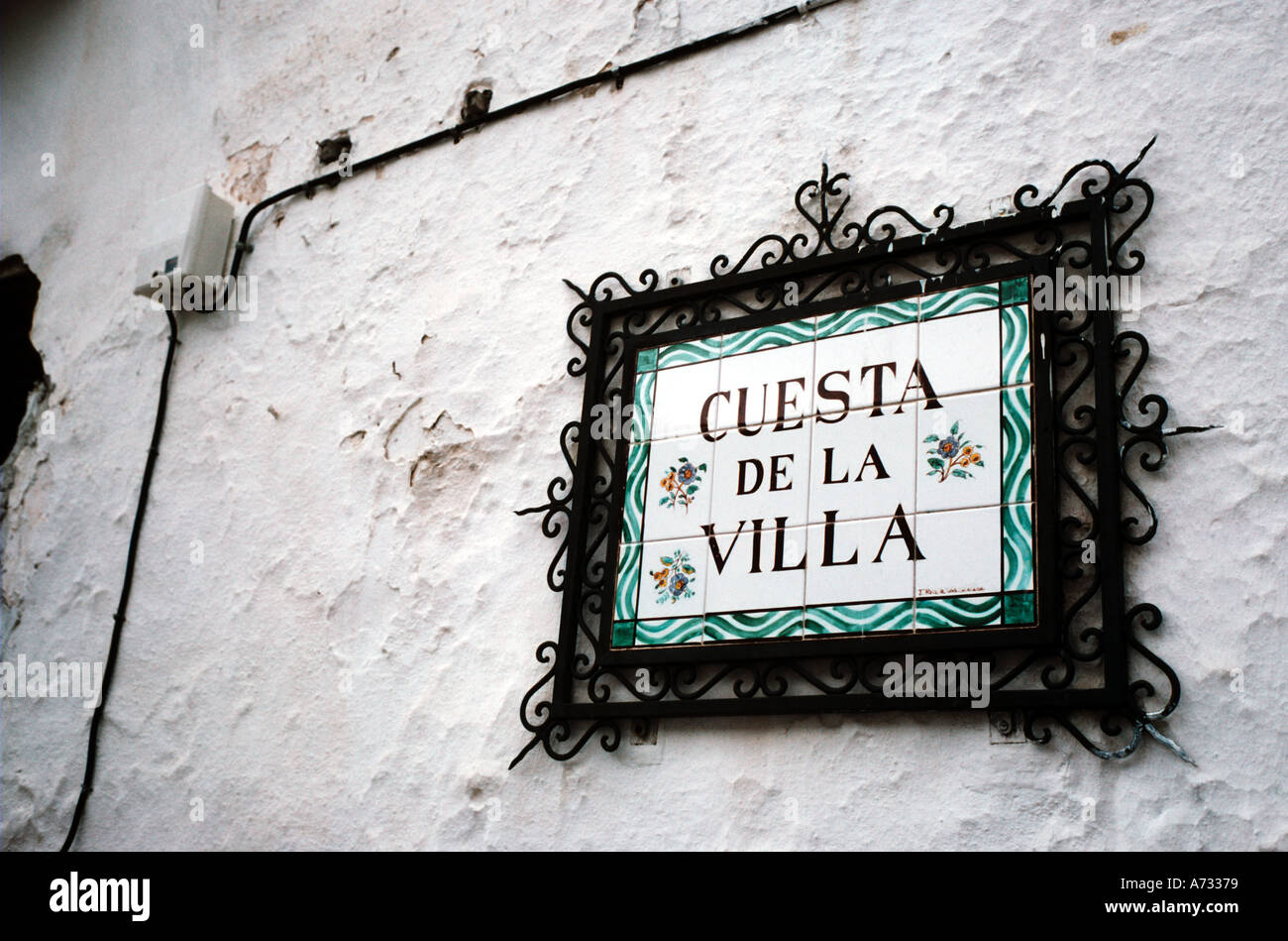 La placca che mostra il nome della strada in Spagna Foto Stock