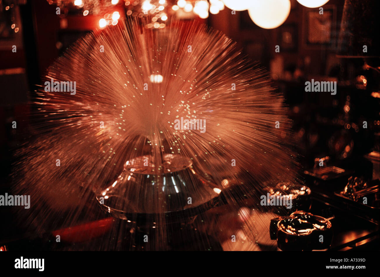 Lampada delle fibre ottiche in un negozio la finestra di visualizzazione degli anni settanta Foto Stock