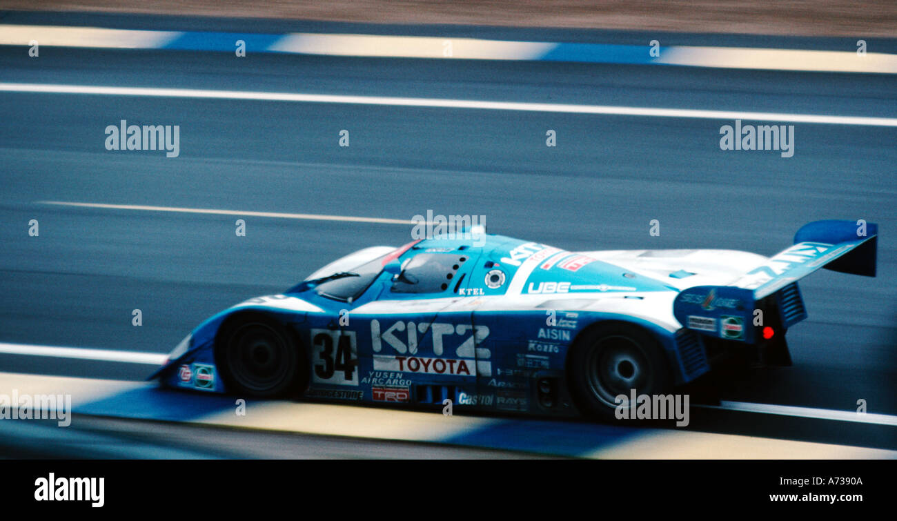 Toyota sport prototipo di automobile a velocità durante il 1989 la 24 Ore di Le Mans gara Foto Stock Toyota sport prototipo di automobile a velocità durante il 1989 la 24 Ore di Le Mans gara Foto Stock