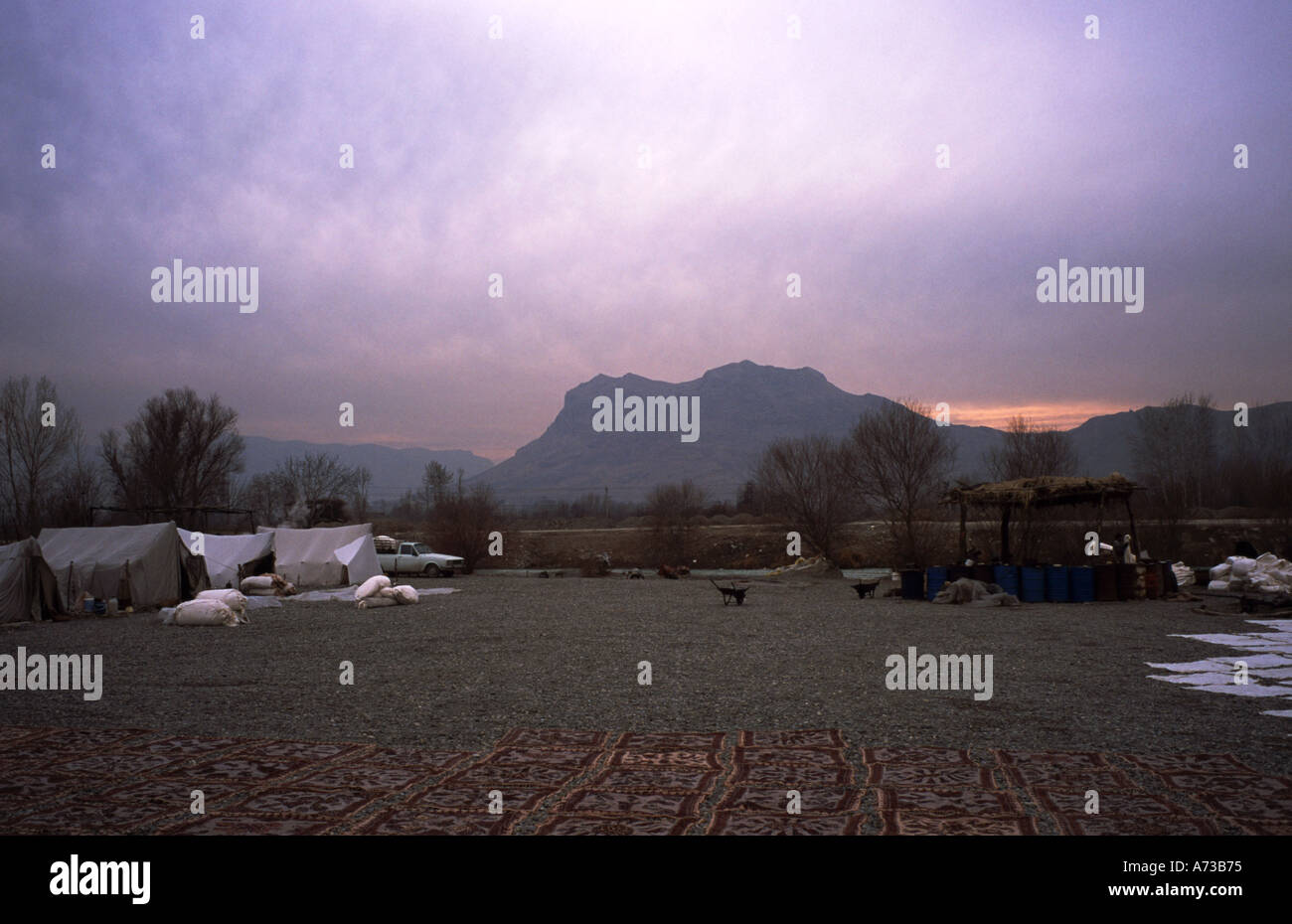 Isfahan Iran rive del fiume Zayandeh lavorando camp tintori Foto Stock