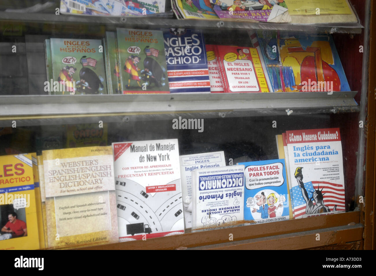 La facciata di un Brooklyn mercato ispanico/ corner store. Foto Stock