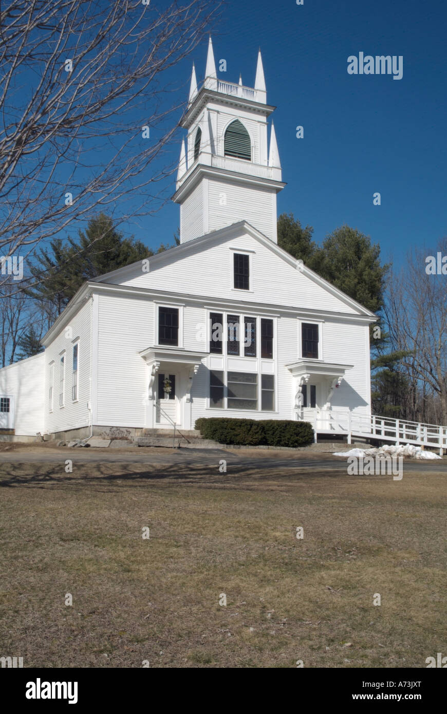Deerfield Bibbia Chiesa durante i mesi primaverili si trova a Deerfield New Hampshire USA che è parte della Nuova Inghilterra Foto Stock