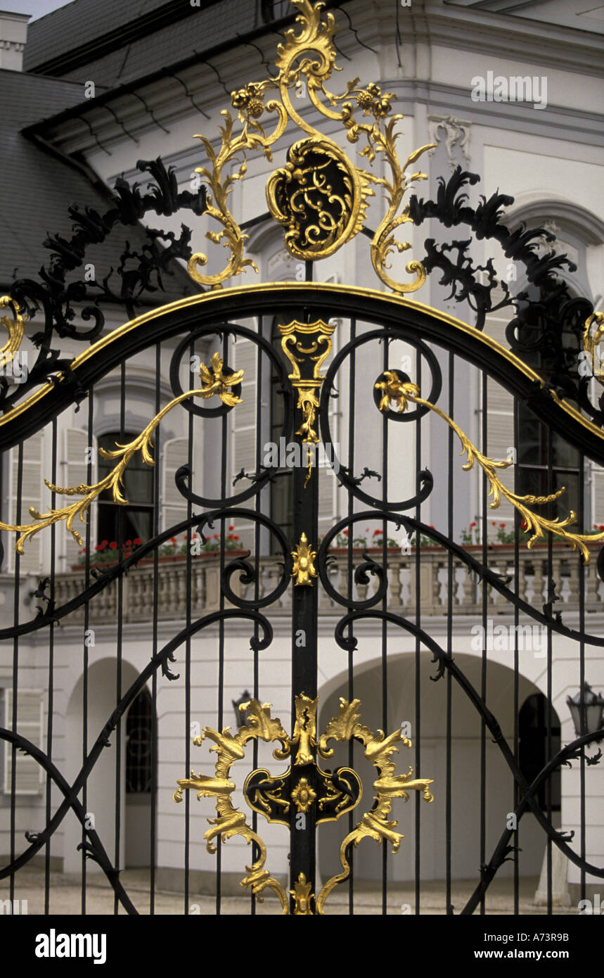 L'Europa, Slovacchia, a ovest della Slovacchia, Bratislava, la capitale slovacca dettaglio Gate, Grassalkovich Palace, slovacca palazzo presidenziale Foto Stock