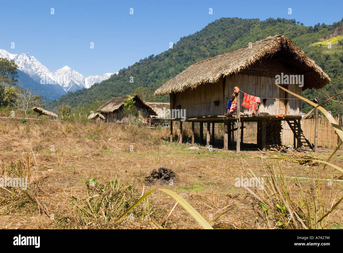 Rawang tradizionale casa di Phon Kan Rhazes area Stato Kachin nel nord del Myanmar Foto Stock