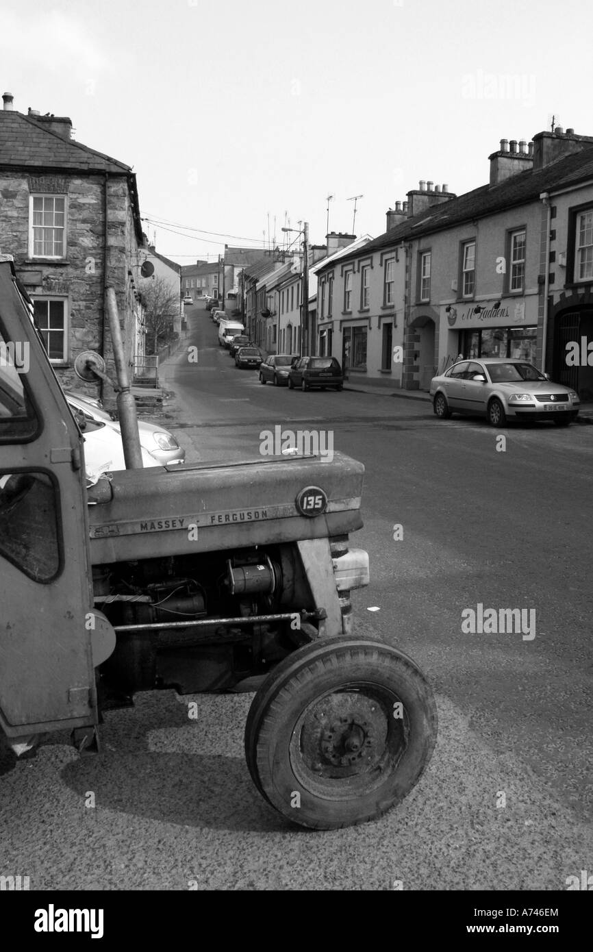 Strada tranquilla in Ramelton, County Donegal, Repubblica di Irlanda Foto Stock