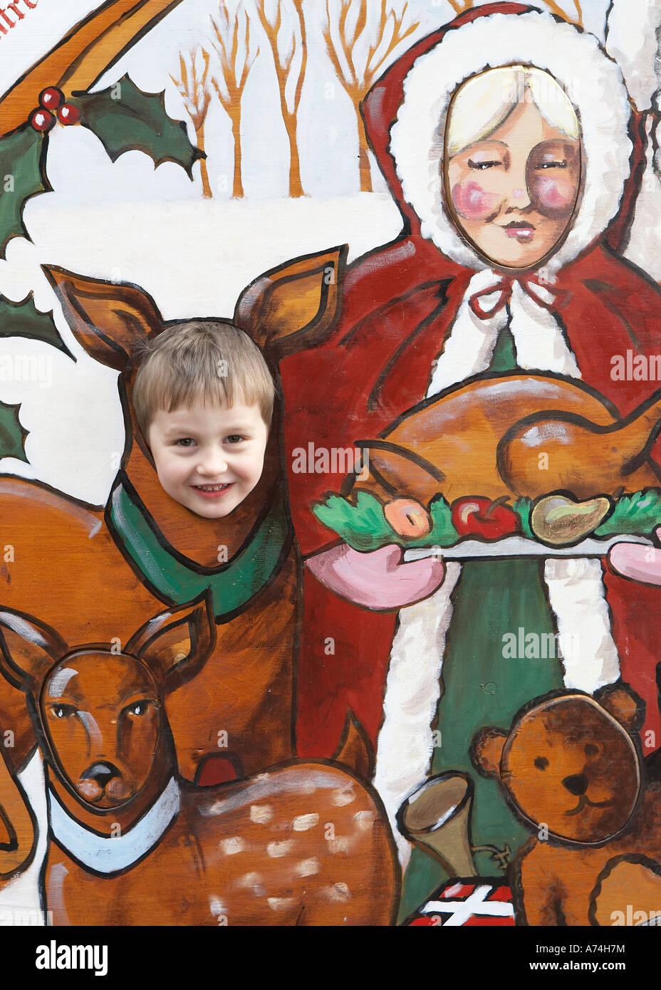 Piccolo Ragazzo con testa in natale renne display a Montreaux,Svizzera Foto Stock