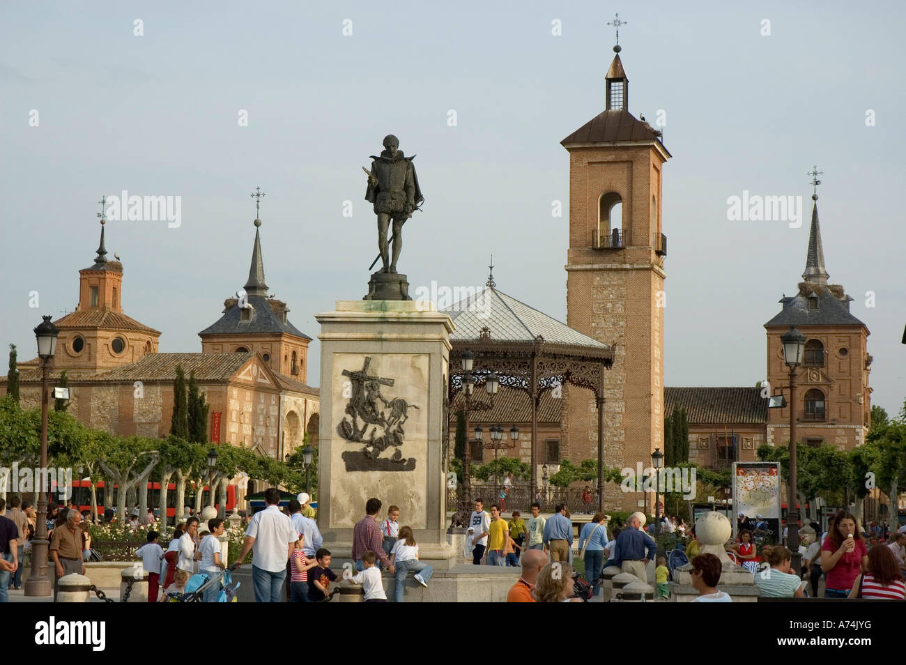 Cervantes monumento in Piazza Cervantes ALCALA DE HENARES Comunità Autonoma di Madrid Spagna Foto Stock