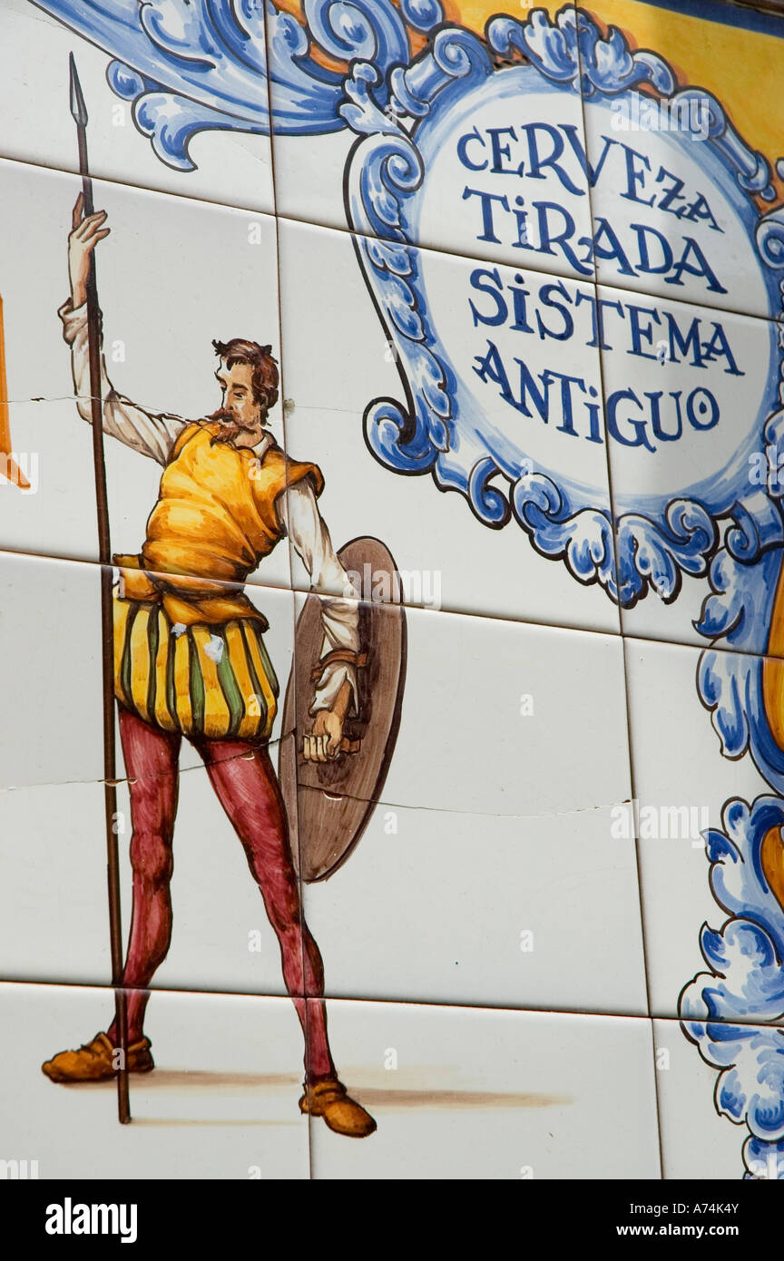 Piastrella vetrinata di Don Chisciotte Sancho Panza Dona Ximena ALCALA DE HENARES Comunità Autonoma di Madrid Spagna Foto Stock