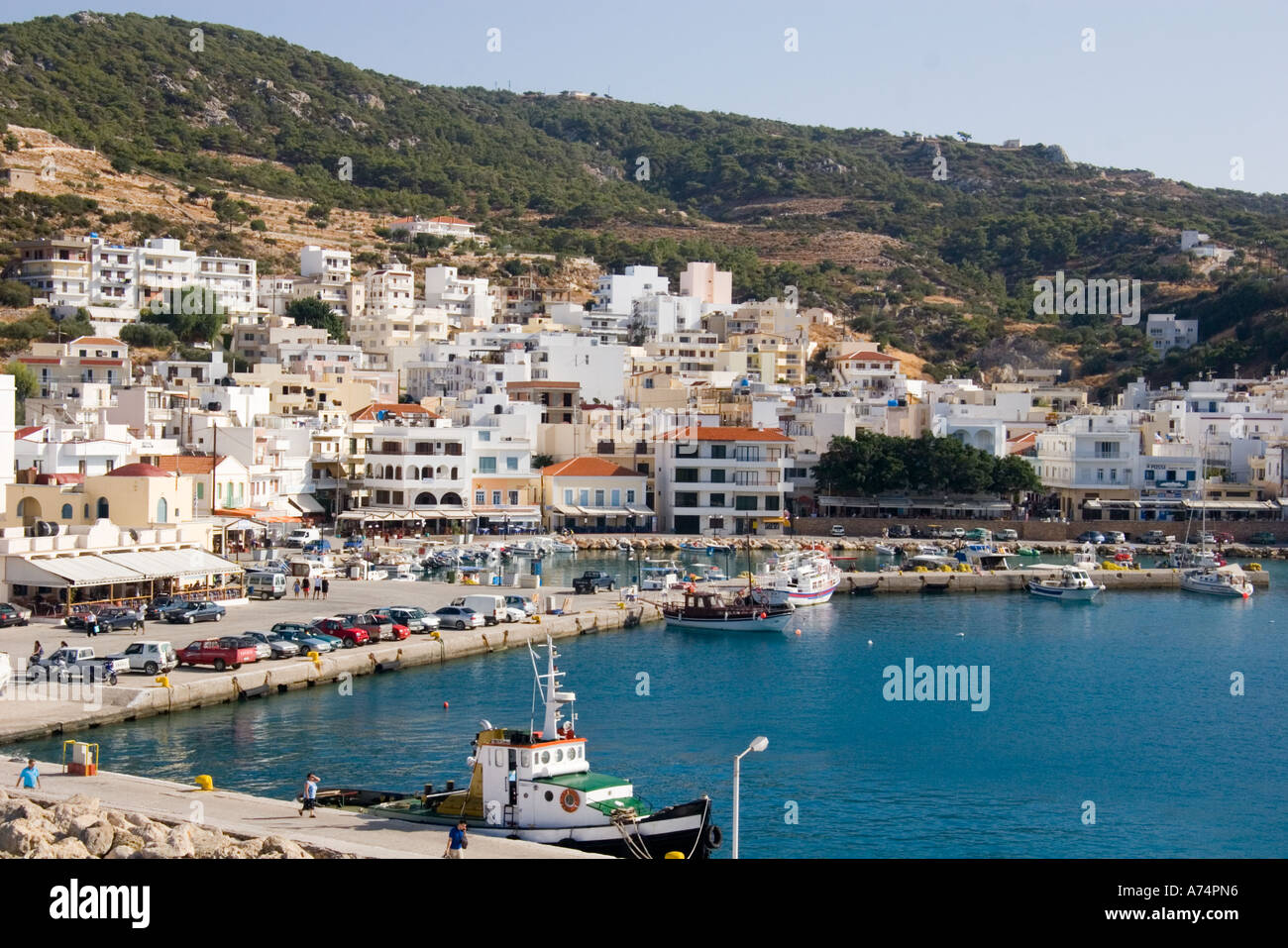 Porto di Karpathos Town Grecia Foto stock - Alamy