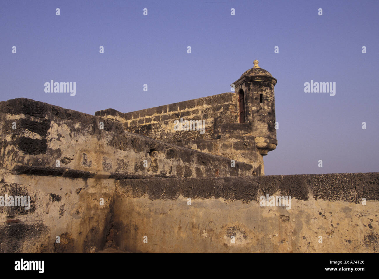 Sud America, Colombia, Cartegena vista parziale di mura e fortezze intorno alla città vecchia Foto Stock