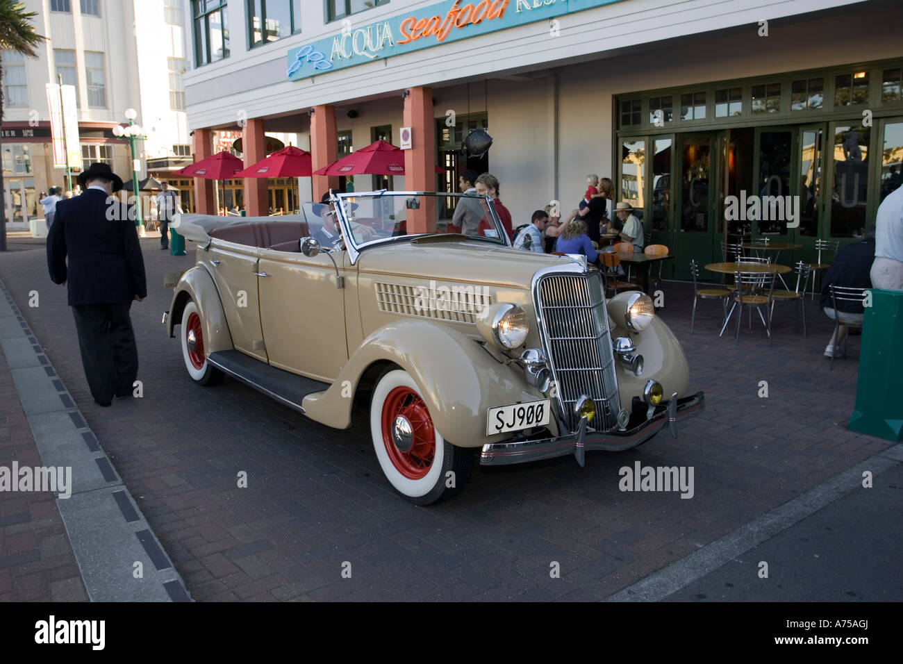 Classic Vintage Ford open tourer soft top autovettura convertibile Art Deco weekend Napier Isola del nord della Nuova Zelanda Foto Stock