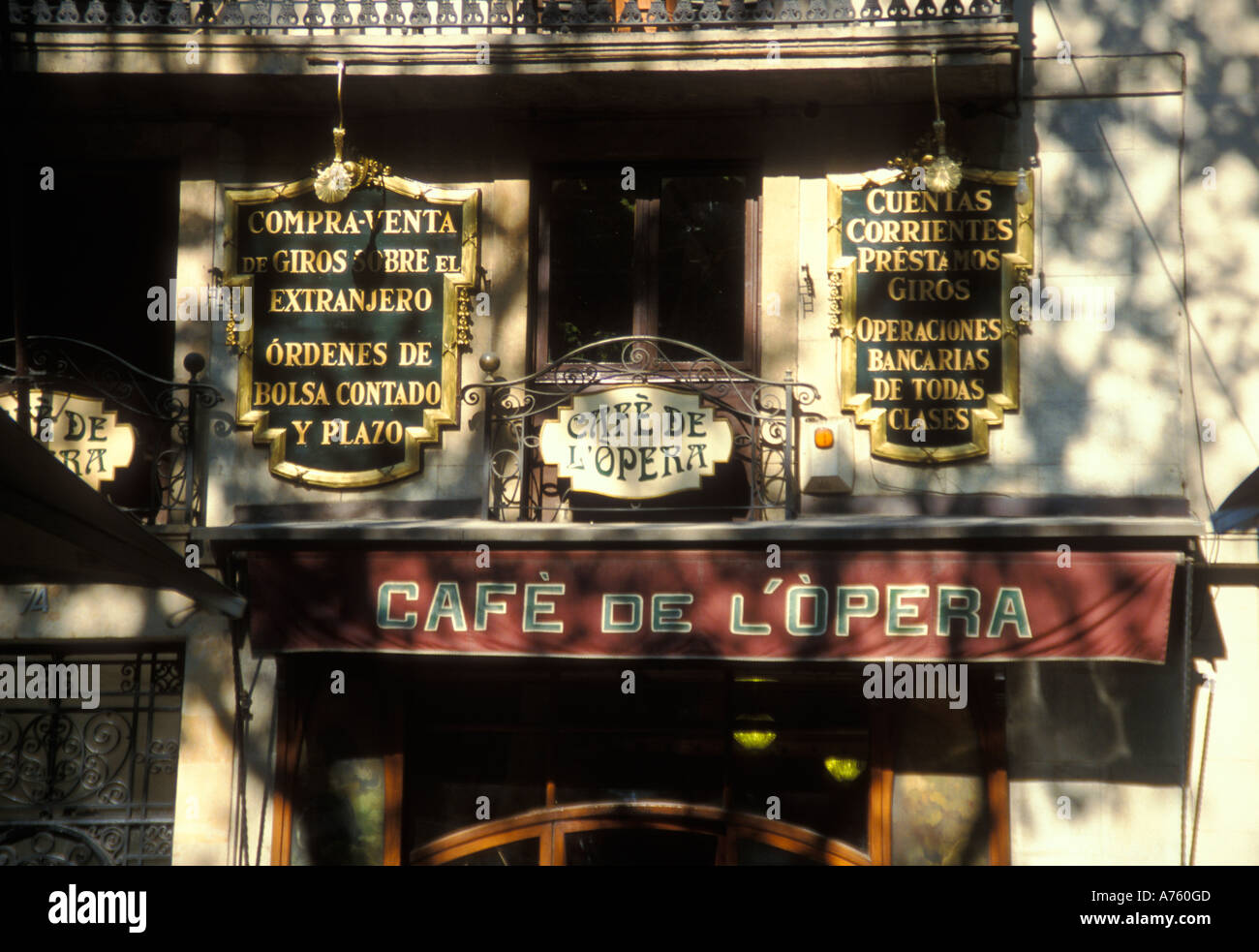 Art Nouveau Cafe Cafe de L'Opera sulla Rambla di Barcellona Foto Stock