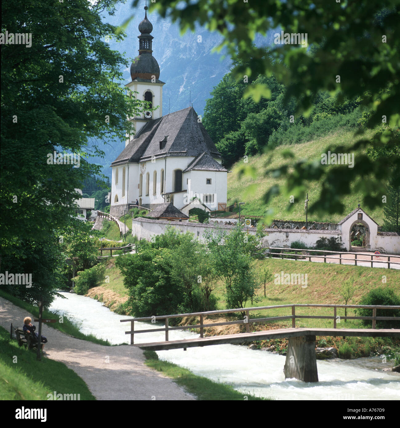La chiesa ed il villaggio di Ramsau vicino a Berchtesgaden Germania Foto Stock