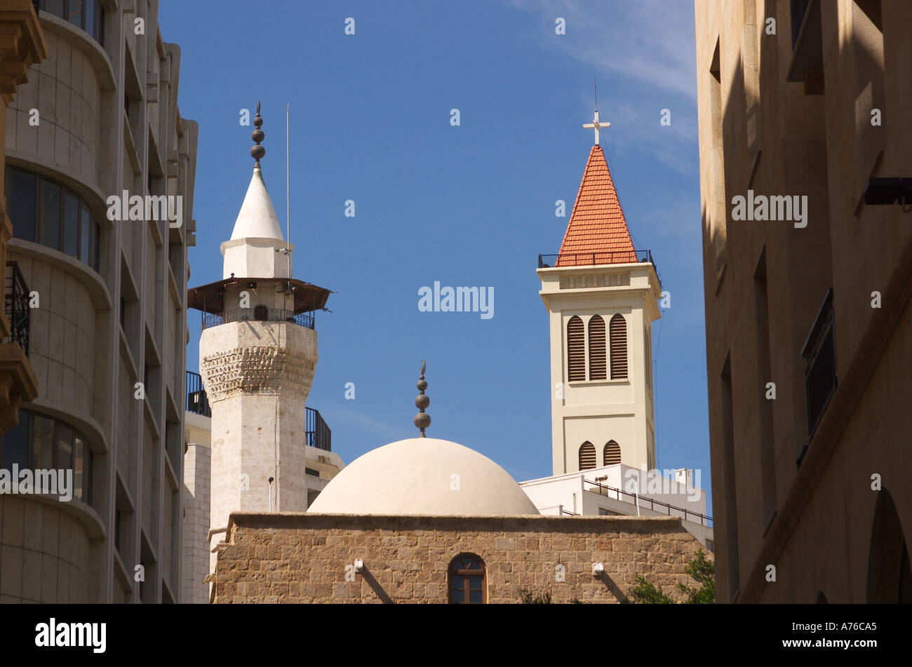 La moschea di Emir Mounzer e Saint Louis Chiesa dei cappucini il centro cittadino di Beirut Libano Foto Stock