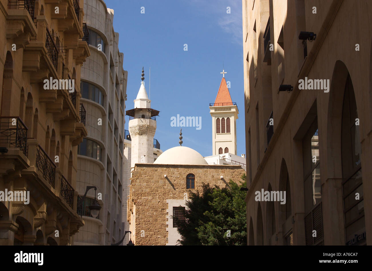 La moschea di Emir Mounzer e Saint Louis Chiesa dei cappucini il centro cittadino di Beirut Libano Foto Stock