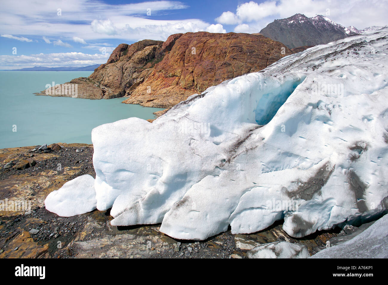 Vista dalla cima del ghiacciaio e mostrando come il ghiacciaio è receeding in luoghi. Foto Stock