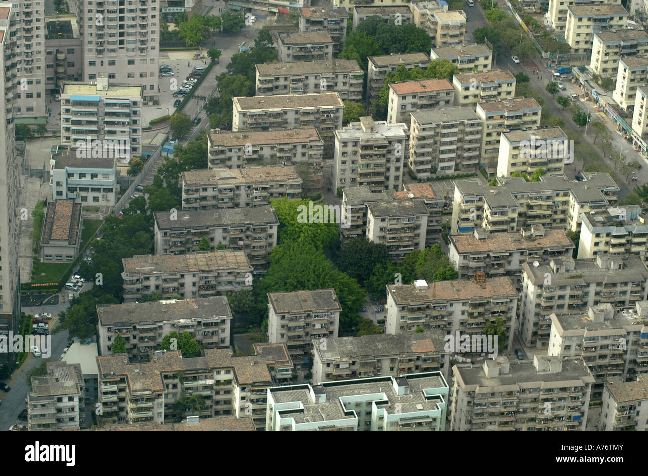 Vista di Mao i blocchi di appartamenti a Shenzhen, dietro Piazza Shun Hing, Shenzhen, Cina Foto Stock
