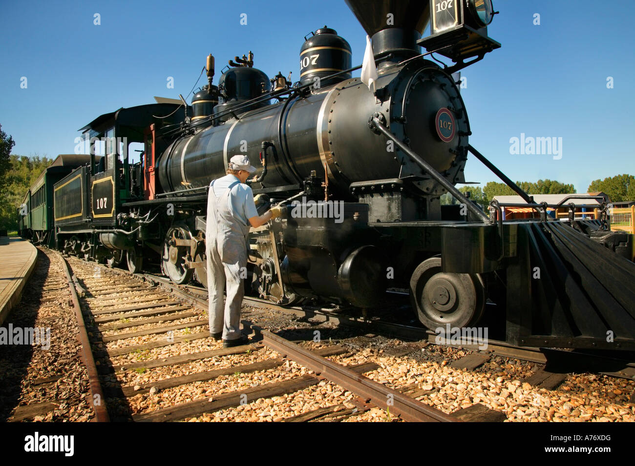 Vecchio treno e conduttore Foto Stock