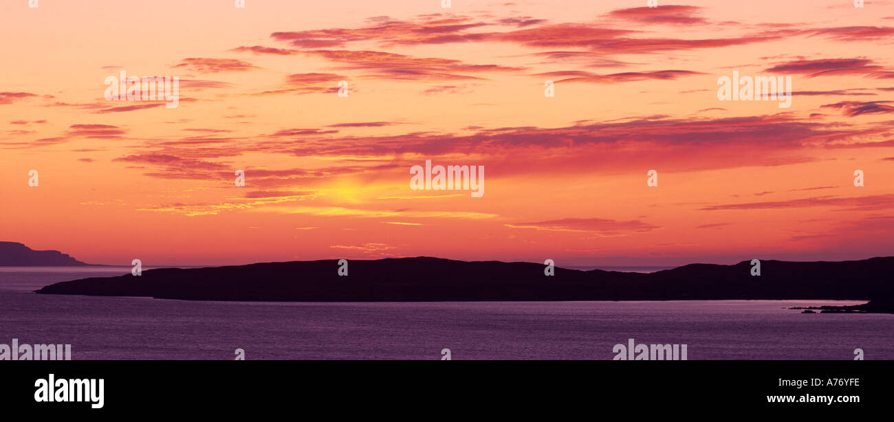 Delle Ebridi tramonto sull'Isola di Soay Elgol dall isola di Skye Foto Stock