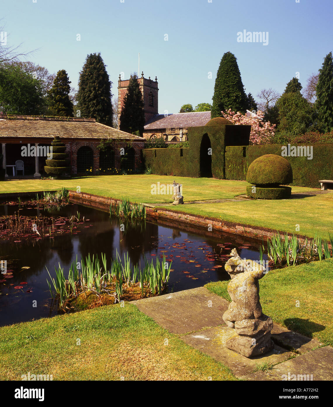 Peover Hall giardini in primavera, Over Peover, vicino a Knutsford, Cheshire, Inghilterra, Regno Unito Foto Stock