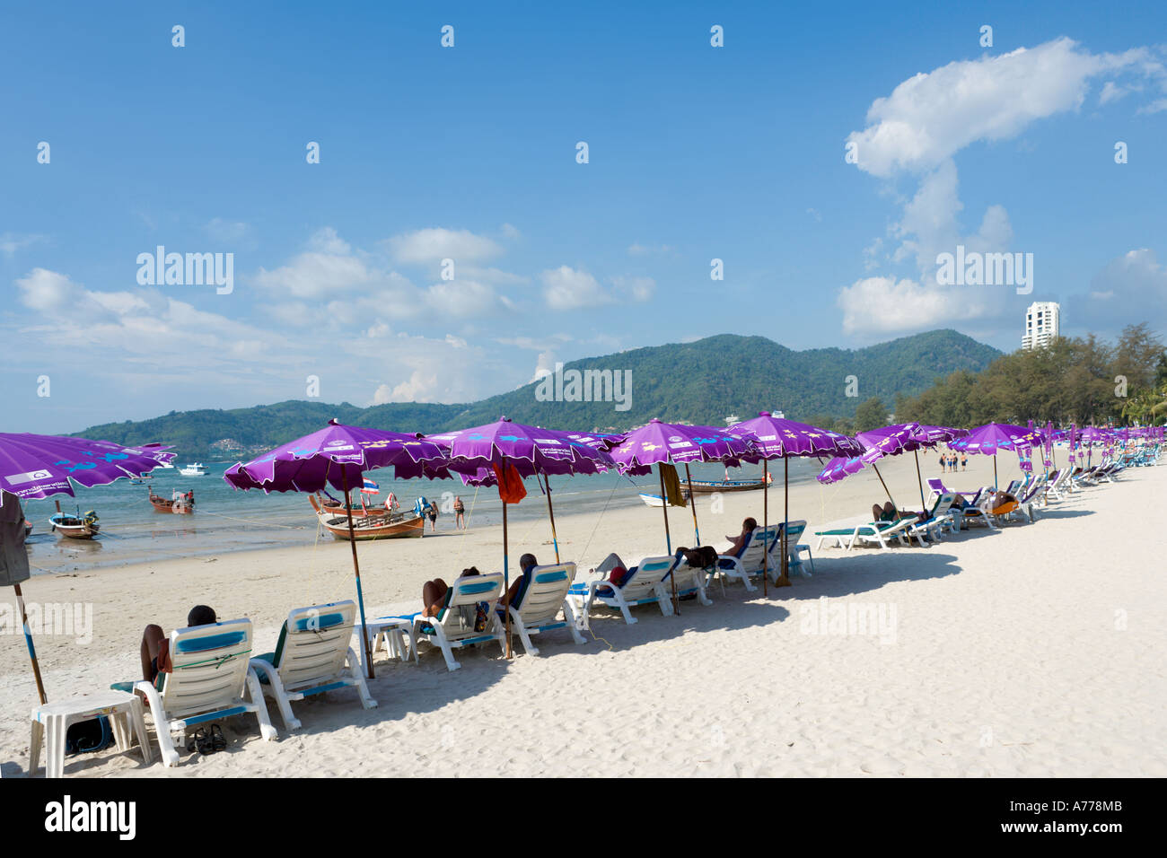 La spiaggia di Patong, Phuket, Tailandia Foto Stock