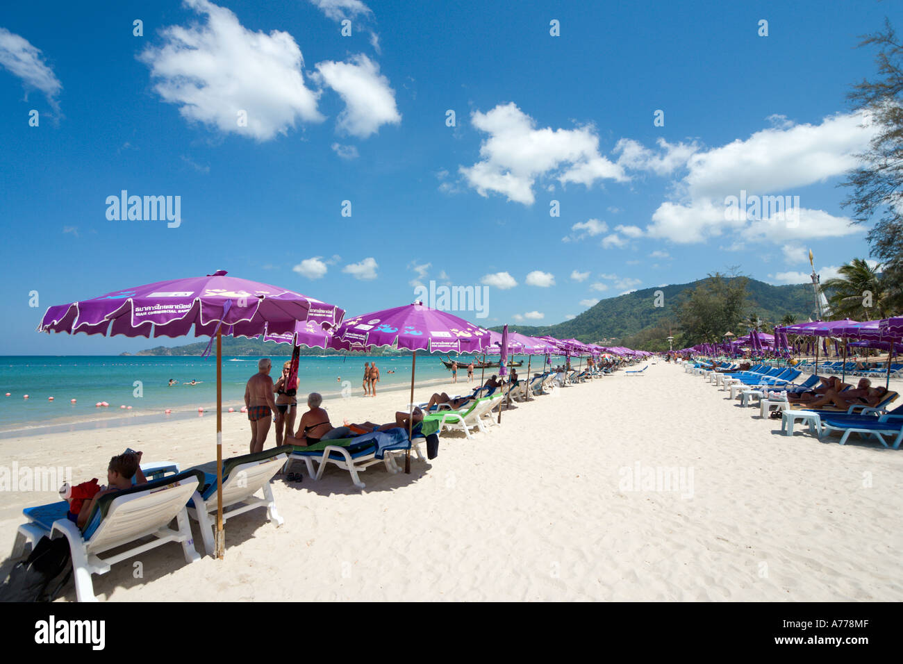La spiaggia di Patong, Phuket, Tailandia Foto Stock