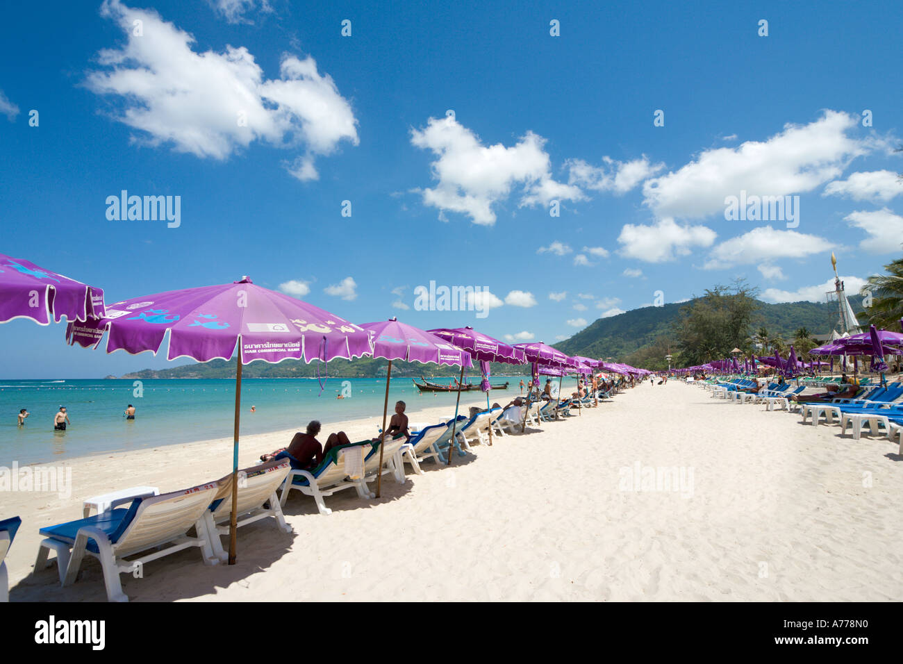 La spiaggia di Patong, Phuket, Tailandia Foto Stock