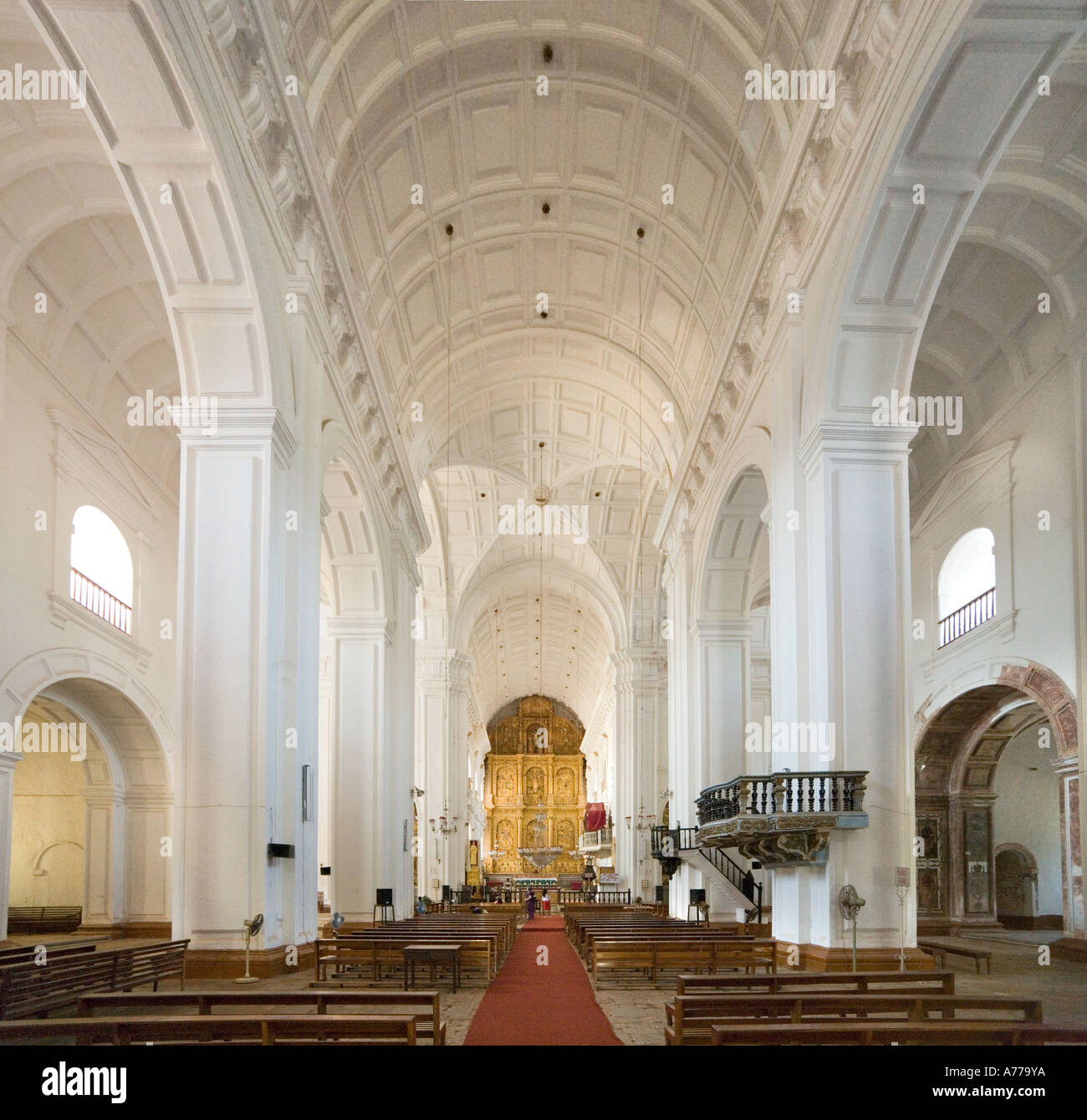 La navata centrale del Duomo (Se), Old Goa (Velha Goa), Goa, India Foto Stock