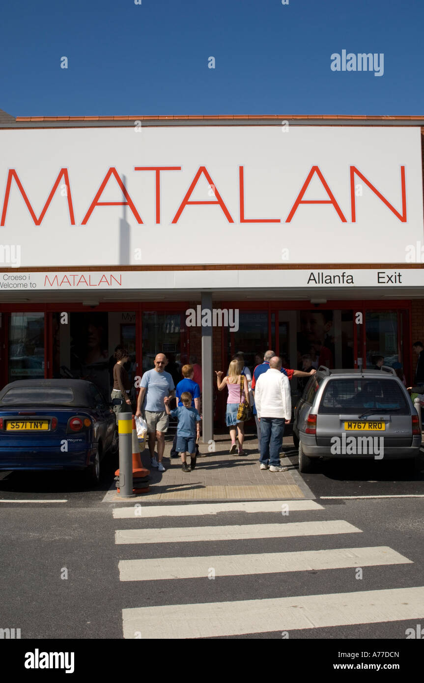 Esterno del Matalan convenienti abbigliamento e beni domestici store shop Aberystwyth Wales UK Foto Stock
