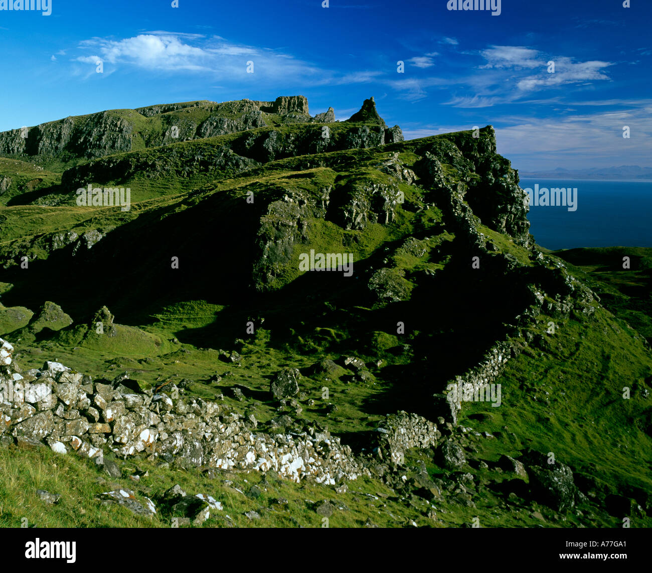L'aspro paesaggio della penisola di Trotternish sull'Isola di Skye. Foto Stock