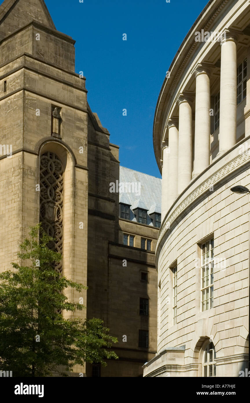 Un angolo del Municipio di estensione e la Biblioteca centrale di edifici, Manchester, Inghilterra, Regno Unito Foto Stock