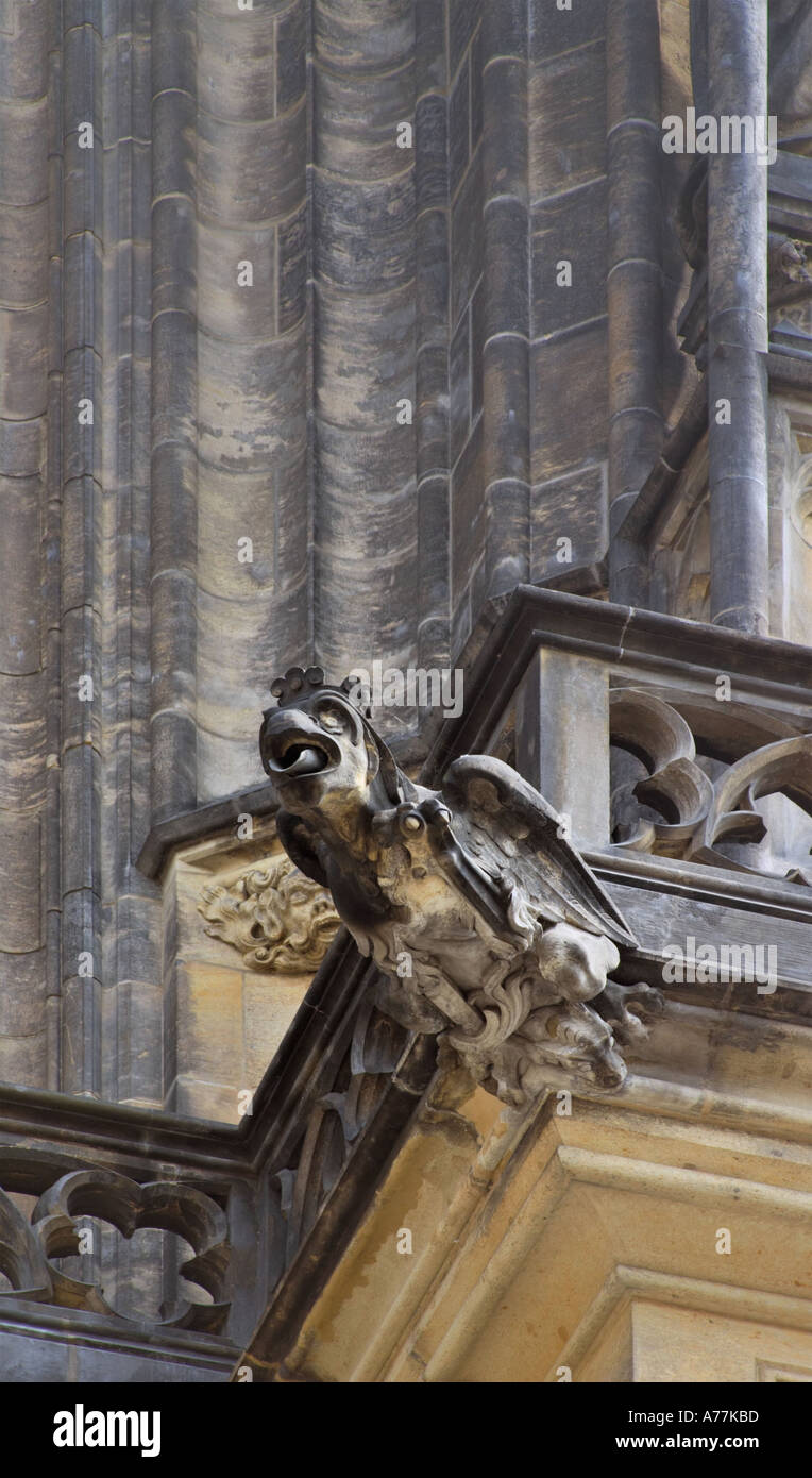 Bird Gargoyle sulla parete della Cattedrale di San Vito a Praga Repubblica Ceca Foto Stock