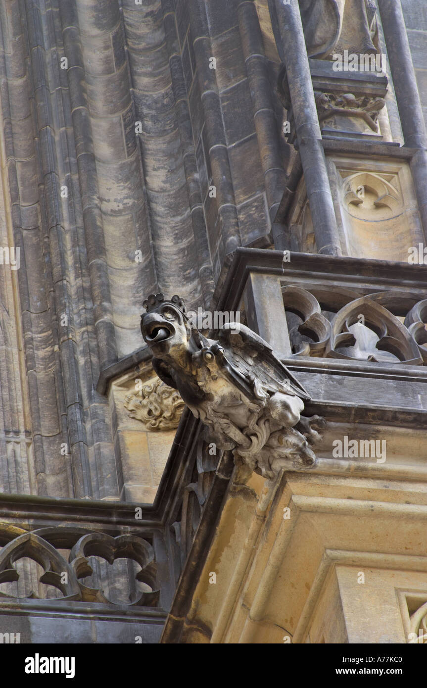 Bird Gargoyle sulla parete della Cattedrale di San Vito a Praga Repubblica Ceca Foto Stock