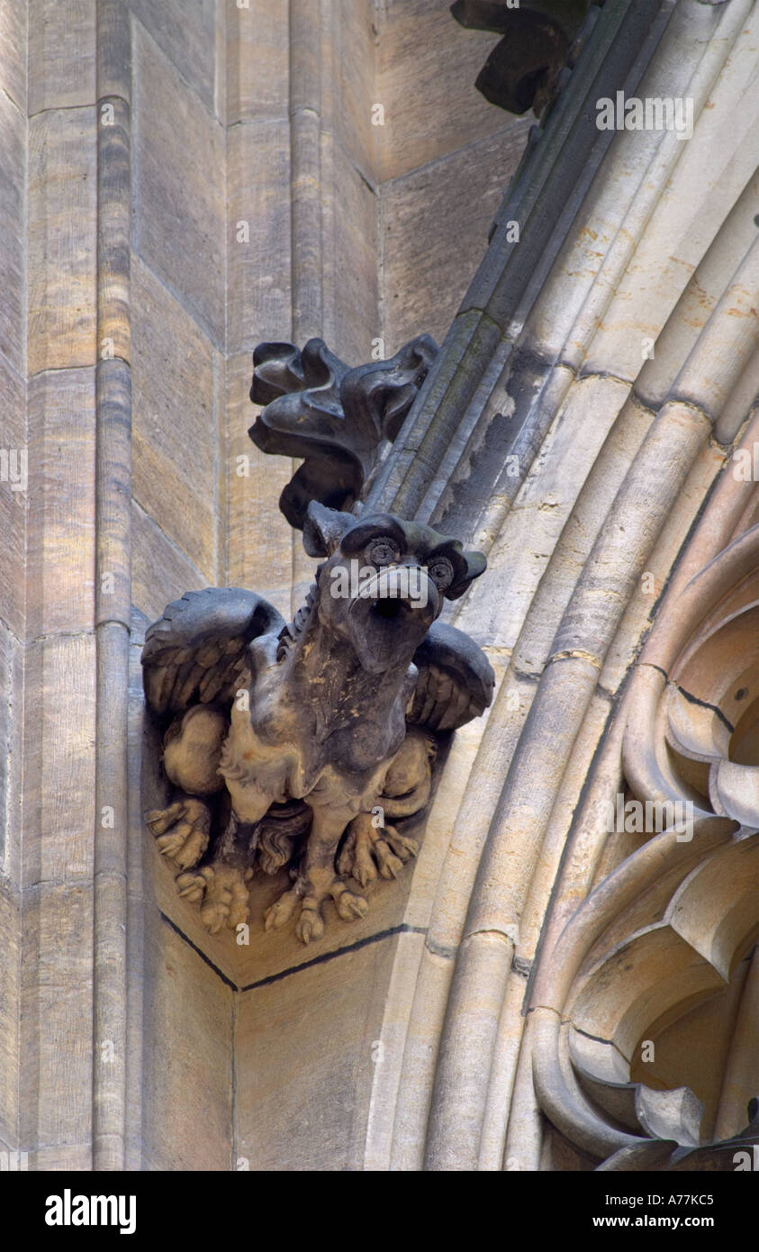 Bird Gargoyle sulla parete della Cattedrale di San Vito a Praga Repubblica Ceca Foto Stock
