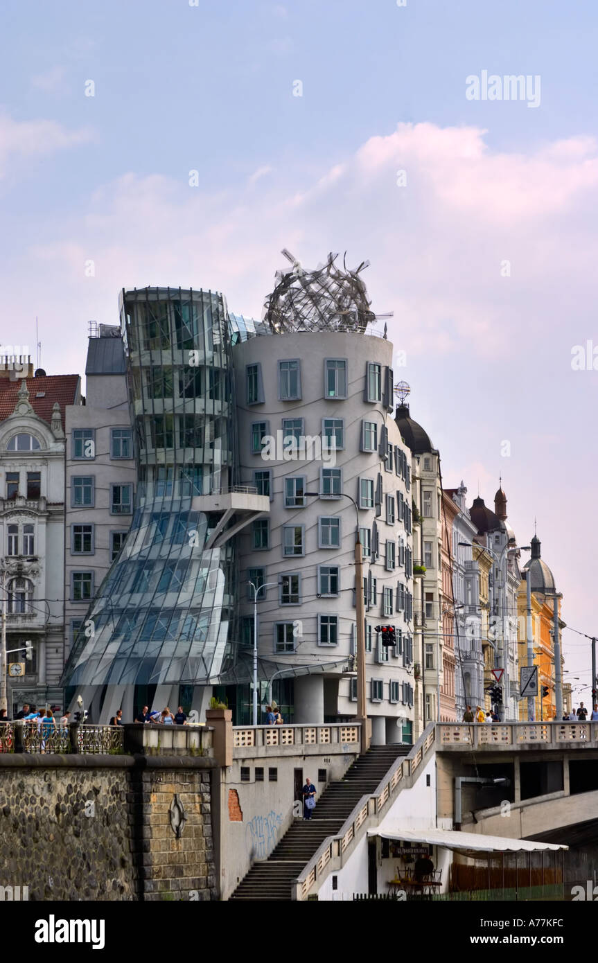 Tanecni Dum o Ginger e Fred ballare la costruzione di Praga Repubblica Ceca Foto Stock