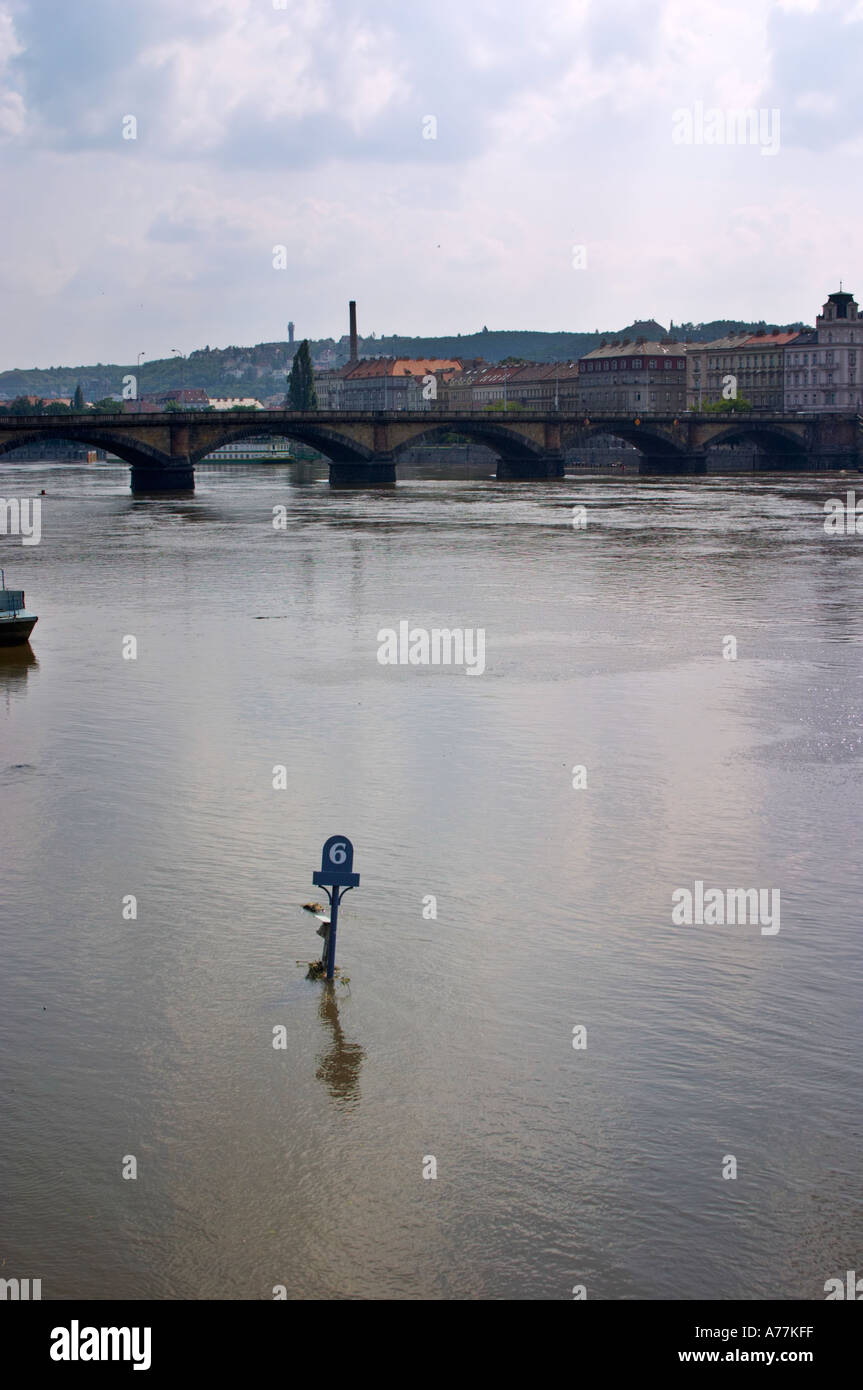 Le inondazioni del fiume Moldava a Praga Repubblica Ceca, UE. Foto Stock