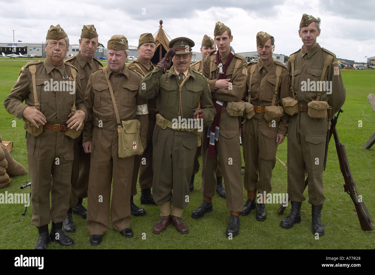 Un saluto da 'Dannunci Army tributo atto di eseguire a Shoreham airshow di West Sussex, in Inghilterra, Regno Unito Foto Stock