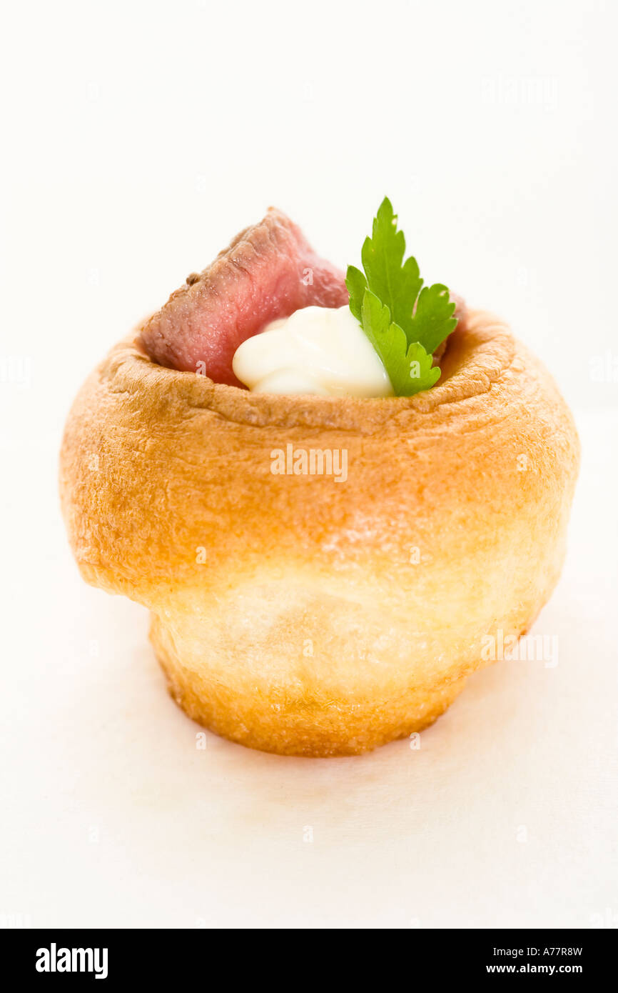 Carni bovine e Yorkshire pudding crostino Foto Stock