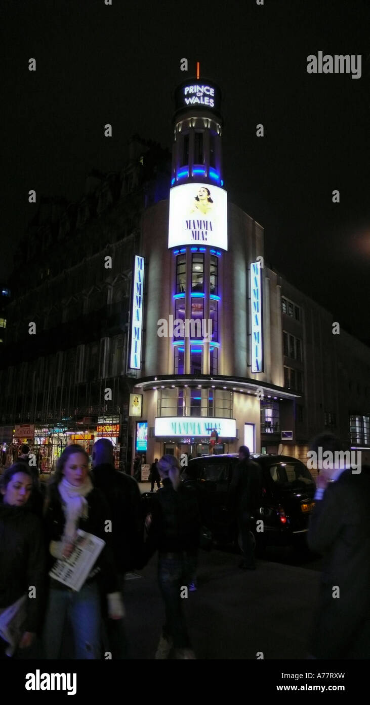 Mamma Mia di Abba che mostra al Prince of Wales Theatre nel West End di Londra vicino a Leicester Square Foto Stock