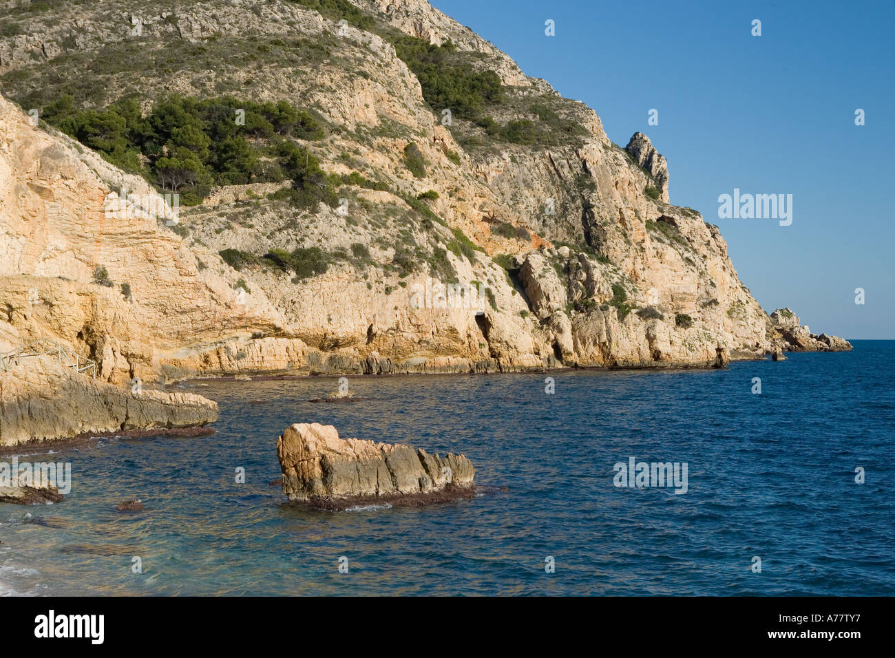 Spagna Costa Blanca, Alicante, Javea, Playa del Tango, la baia è vicino alla marina di Javea Foto Stock