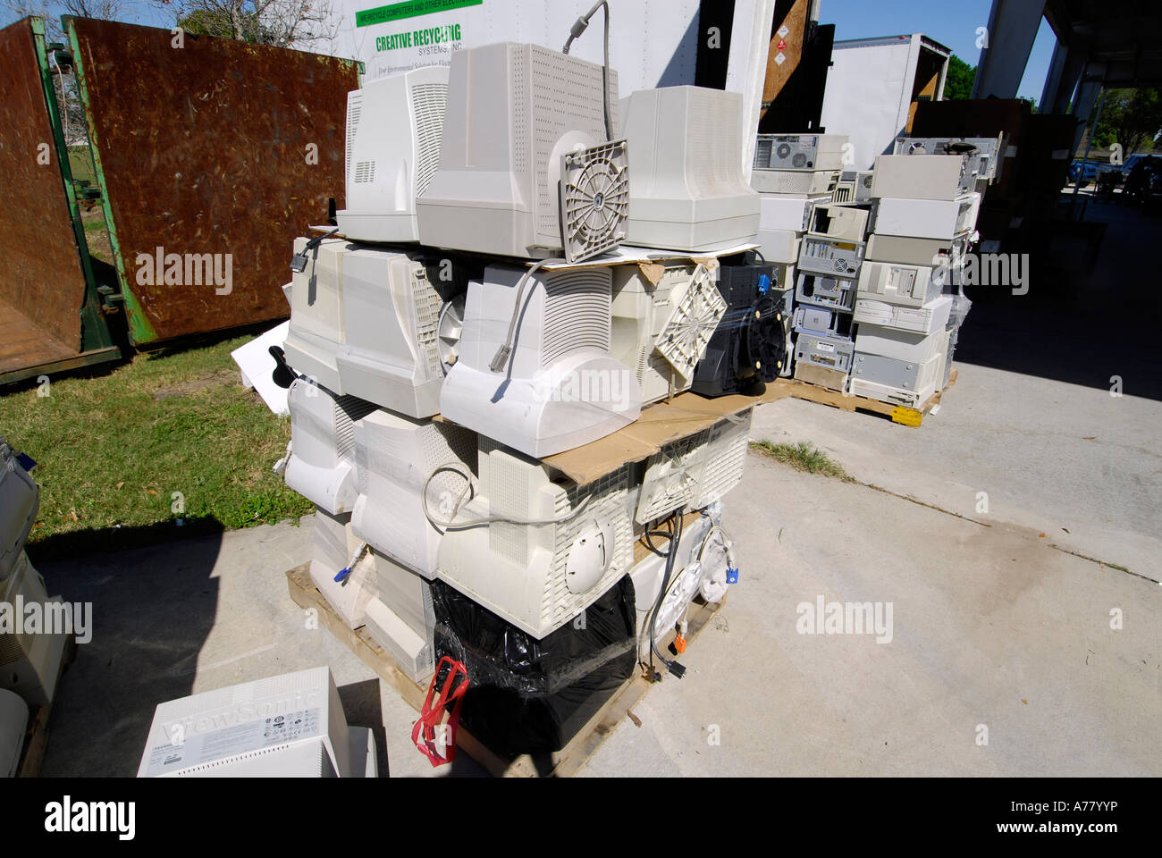 Tampa Florida riciclo raccolta rifiuti domestici e rifiuti chimici Foto Stock