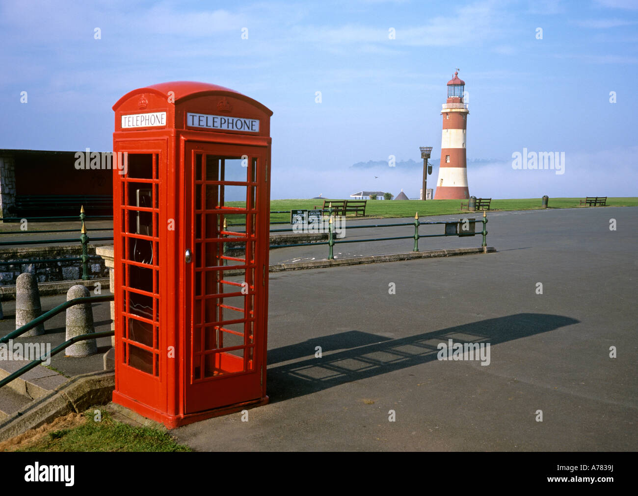 Regno Unito Devon Plymouth Smeatons Tower su la zappa con K6 casella telefono Foto Stock