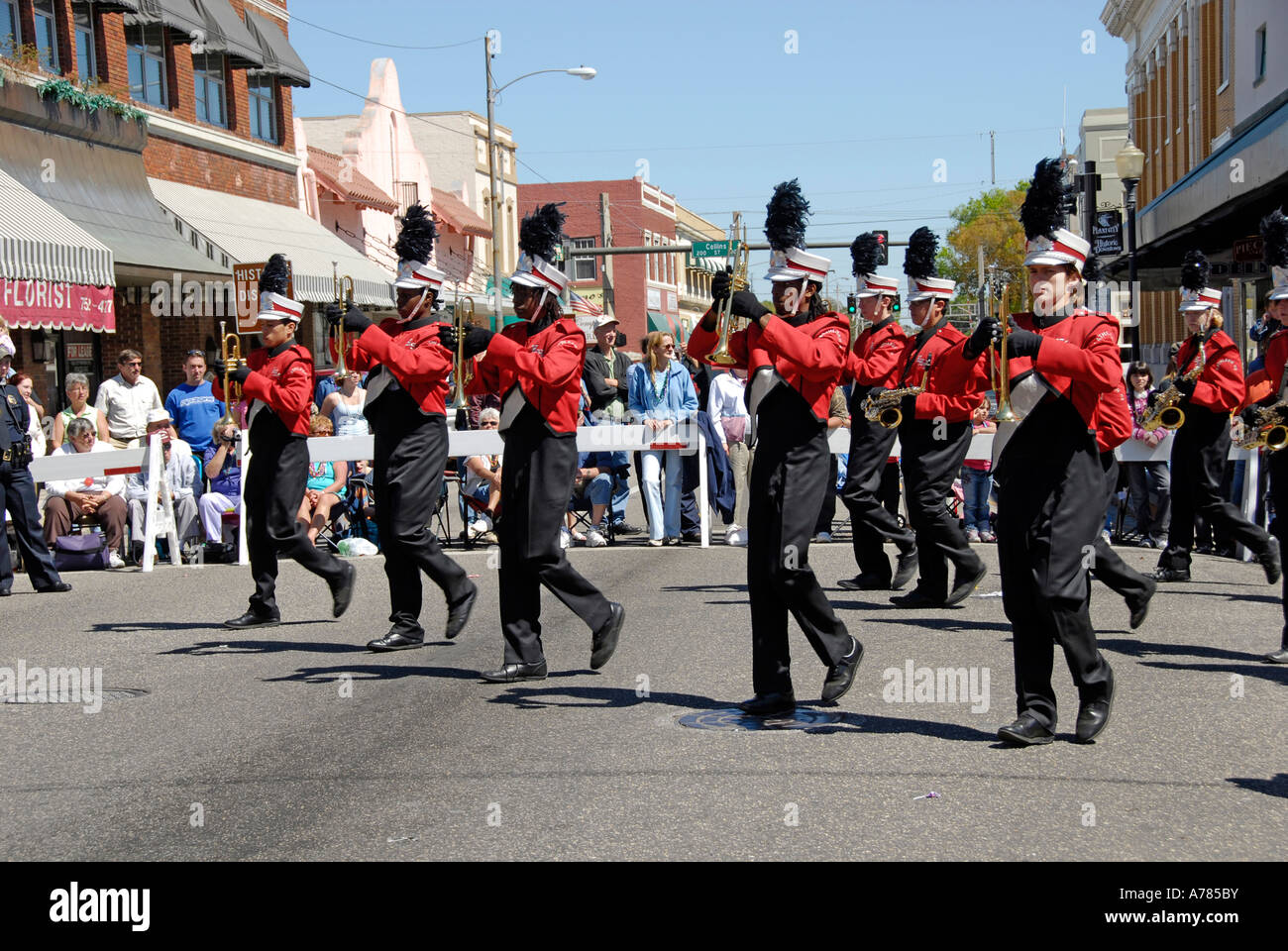 High School Marching Band partecipare al Festival di fragola Parade Plant City Florida FL FLA USA US Foto Stock
