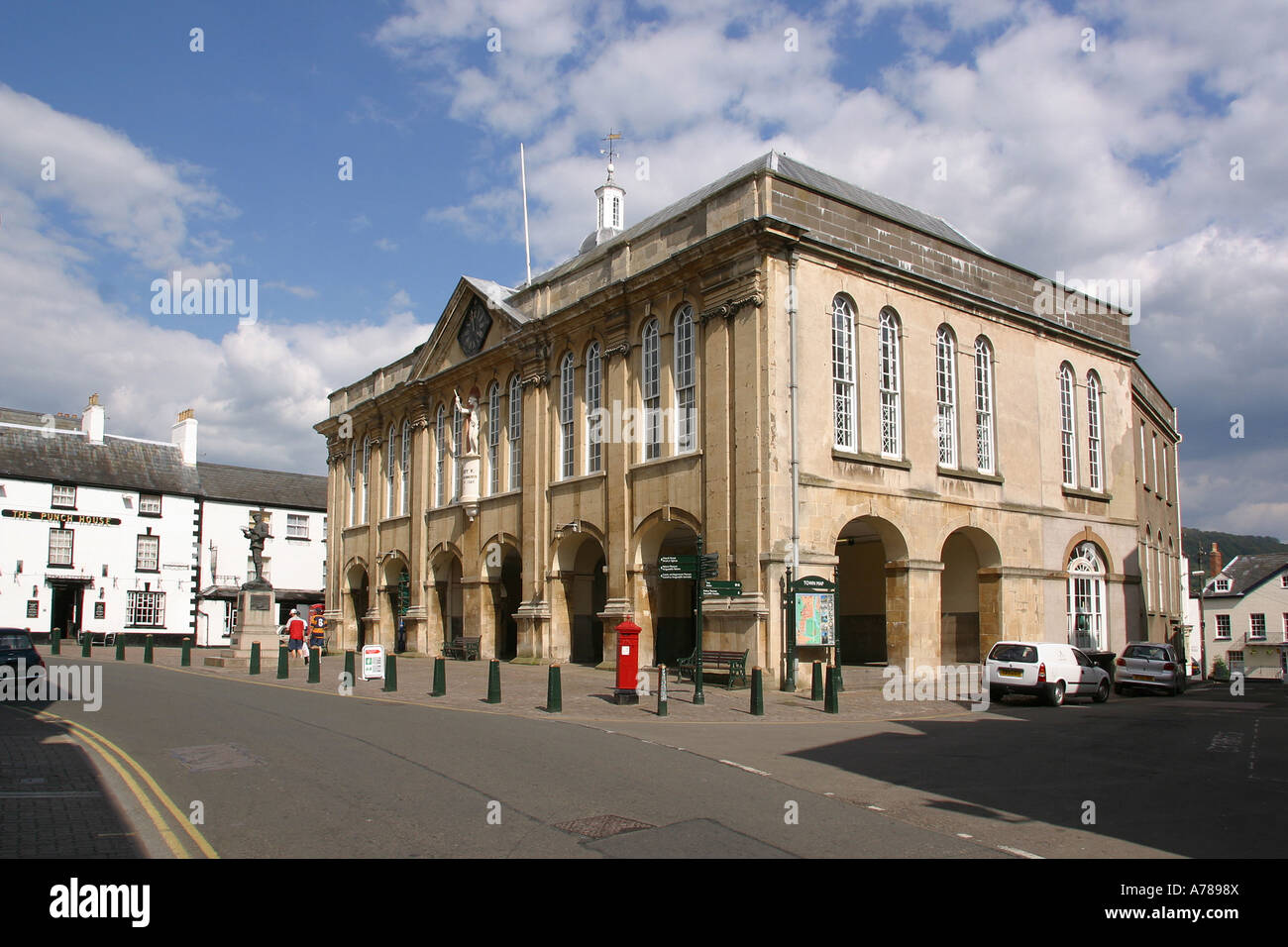 Regno Unito Galles Gwent Monmouth Agincourt Square e Shire Hall Foto Stock