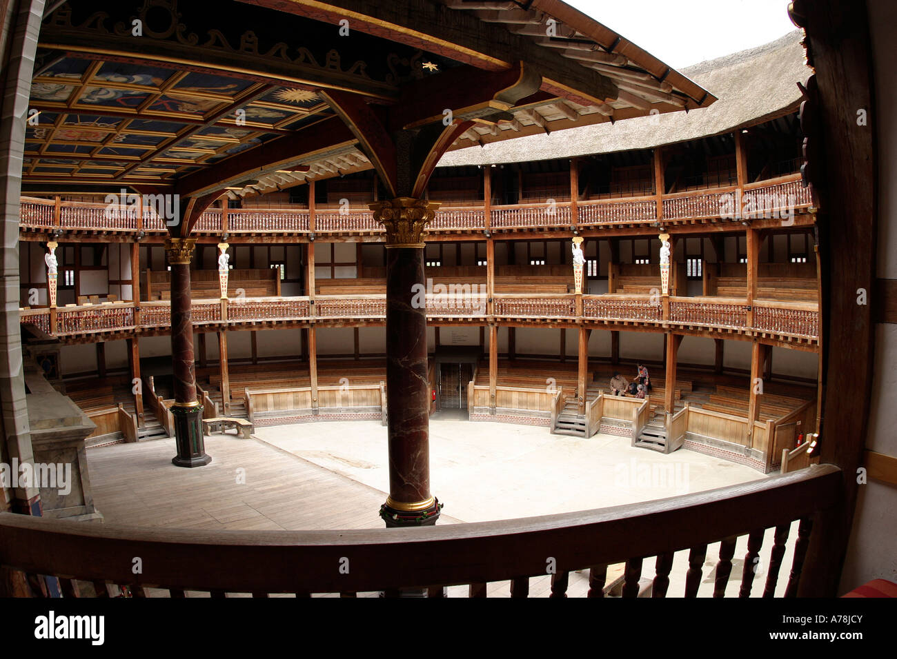 UK London Bankside Shakespeare Globe Theatre auditorium Foto Stock